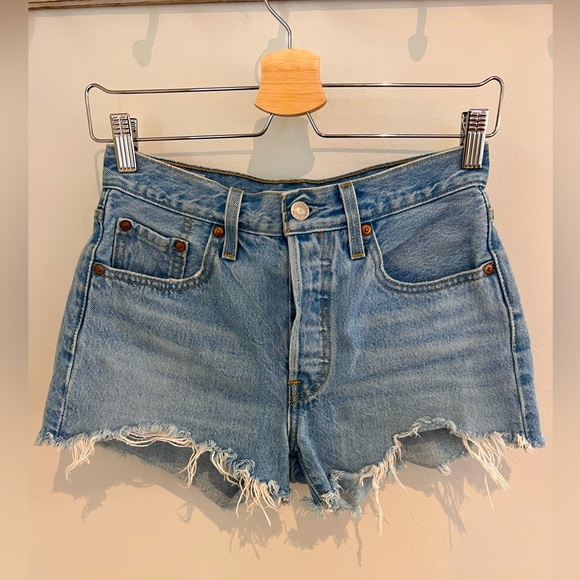 Levi’s size 25 high rise 501 jean shorts - Picture 4 of 6